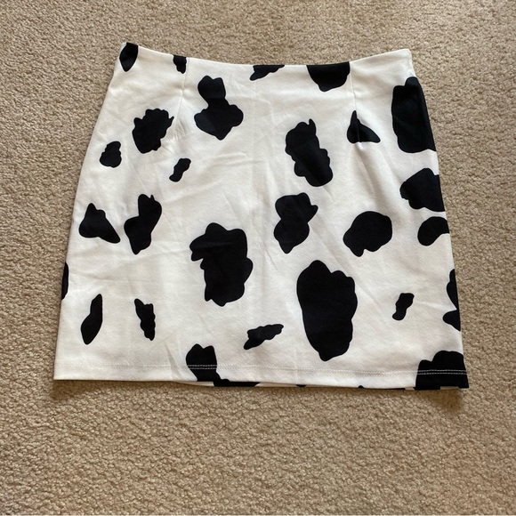 Cow print skirt with small slit - Picture 5 of 9